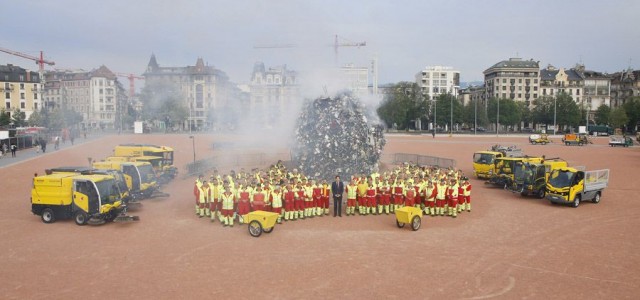 Photo de groupe de la voirie autour de la Météorite
